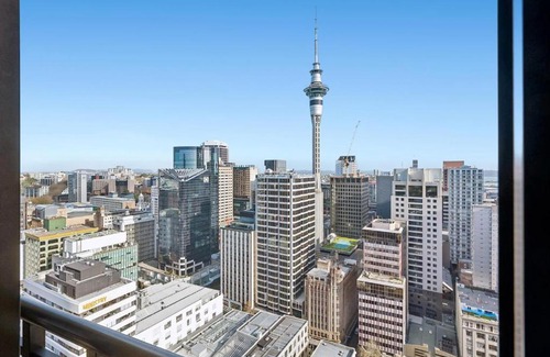 Auckland Central Business District Apartment | Cute with a View & Free Carparking too