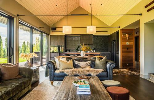 Alexandra House | D&D Lodge - Central Otago Architectural Retreat