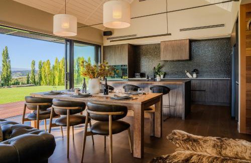 Alexandra House | D&D Lodge - Central Otago Architectural Retreat