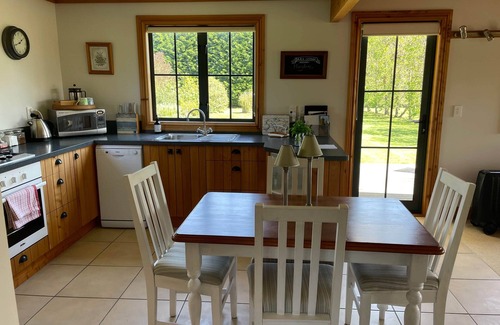 Martinborough House | Dara Vineyard Cottage Martinborough