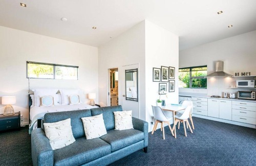 Matiatia Bay Apartment | Delamore Cove Summary