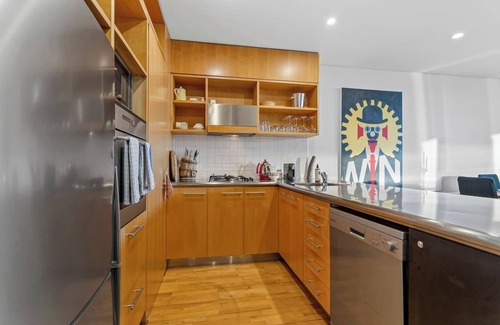 Auckland Central Business District Apartment | Designer Harbour Stunner with Welcome Rosé
