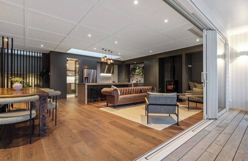 Devonport House | Devonport - Oxford Terrace Beachfront (5BR/3.5BA, Sleeps 6)
