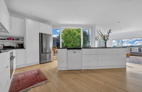 Devonport House | Devonport Villa with Rangitoto Views