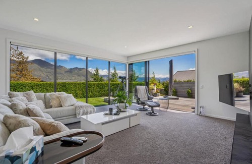 Wanaka House | Diamond on the Peninsula