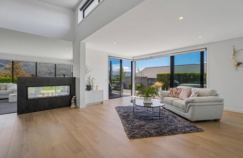 Wanaka House | Diamond on the Peninsula