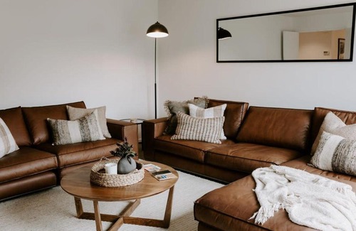 Arrowtown House | Dovecote: 5-bedroom Home with Hot tub & Games room