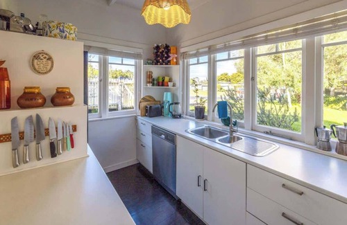 Surfdale House | Driftwood Cottage - Our Island