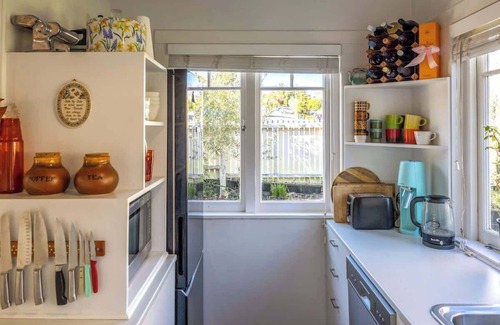 Surfdale House | Driftwood Cottage - Our Island