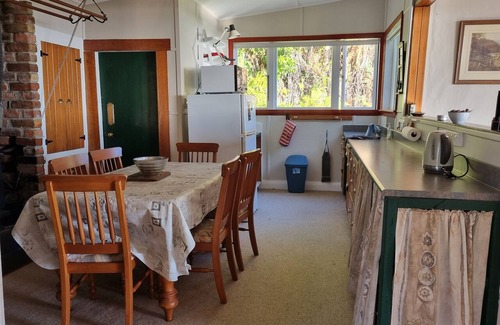 Ngakawau Cottage | Dudley House – Where the Coast Casts Its Spell