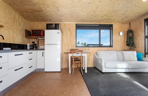 Waiotahi Apartment | Eddyville – Laid-Back Cabin Within Easy Reach of the Beach
