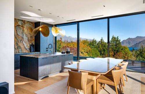 Queenstown City Centre Villa | Edinburgh Heights by Sotheby's Luxury Rental Homes
