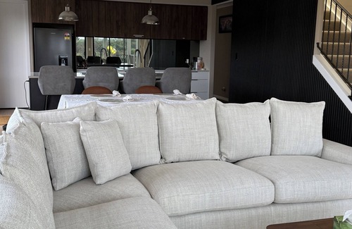 Karaka House | Elegant Minimalist Karaka Stay – Prime Location/Close to Motorway