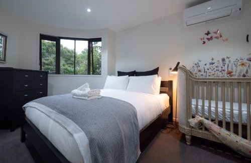 Freemans Bay Apartment | Elegant Urban Retreat in Freemans Bay