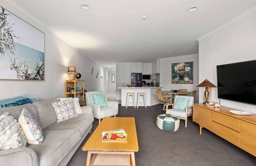 Mount Maunganui Apartment | Elevated Mount Location, Beach, Shops, 2 Car Parks