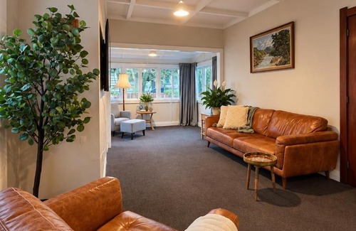 Frankton House | English Coutry Living - In The City
