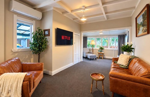 Frankton House | English Coutry Living - In The City