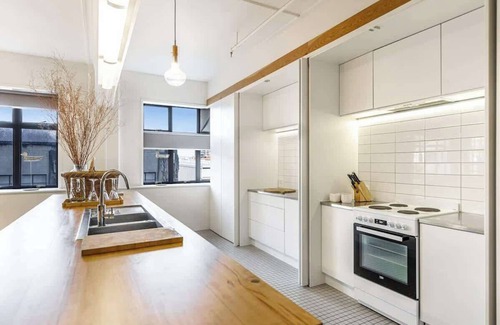 Newton Apartment | Ensuite room in unique K Road Apt. Zodiak Stays