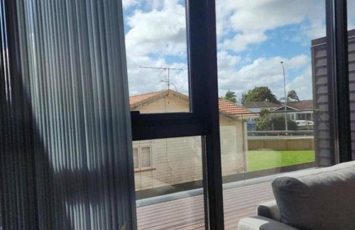 Avondale House | Entire 2BR Townhouse l Free Parking l Working from home space