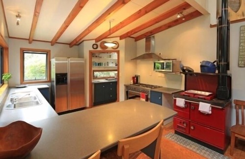 Ostend House | Escape Waiheke, Large holiday house