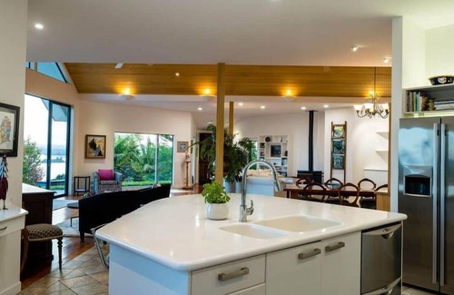 Kerikeri House | Estate with Private Beach, Views, and Starlink