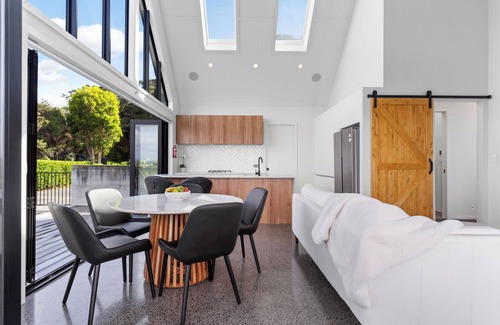 Riverhead House | Estuary Views - Riverhead Holiday House