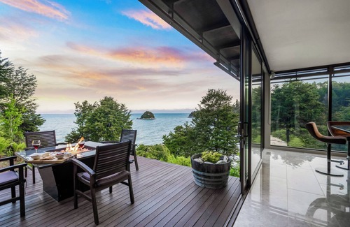 Ngaio Bay Villa | Exclusive Suite Booking