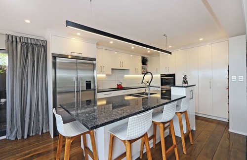 Westshore House | Executive Home By the Sea 4 or 5 Bedrooms in Westshore Napier