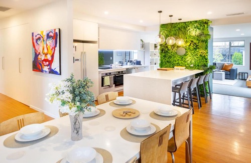 Christchurch Apartment | Family-Friendly - Spa, Games Room & Secure Parking
