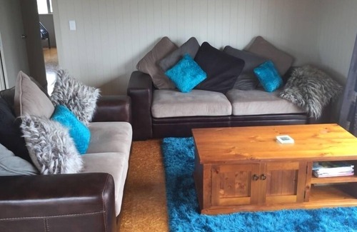 Matarangi House | Family pet friendly batch, with Wifi