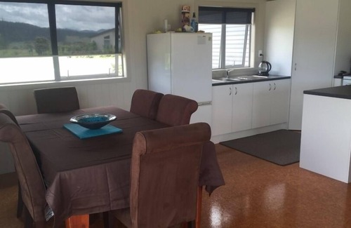 Matarangi House | Family pet friendly batch, with Wifi