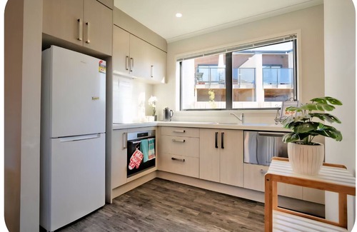 Hamilton House | Family Retreat | Close to The Base & Expressway