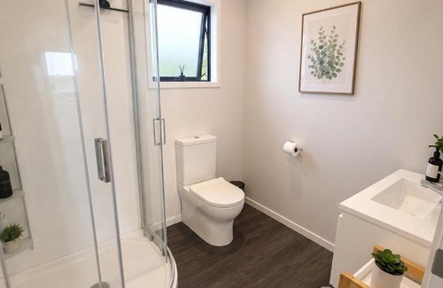 Hamilton House | Family Retreat Close to The Base & Expressway