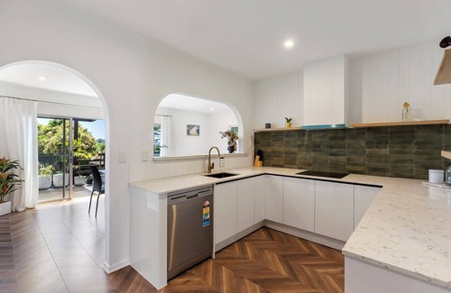 Campbells Bay House | Family Retreat &Spacious - Castor Bay Housenn