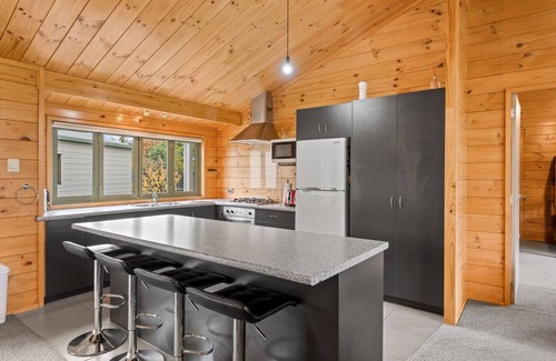 Albert Town House | Family Stays | Private | Games Room | Sleeps 10
