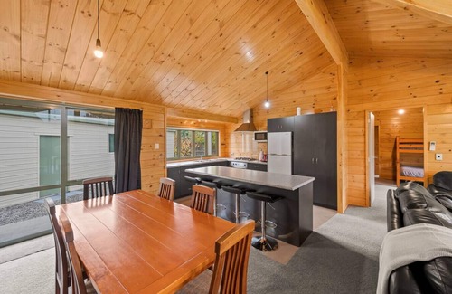 Albert Town House | Family Stays | Private | Games Room | Sleeps 10