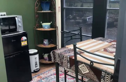 Leeston Cabin | Fantail at Bluestone Retreat
