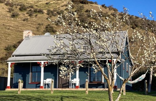 Hurunui Ski Chalet | Fantail Cottage at McLeod Estate