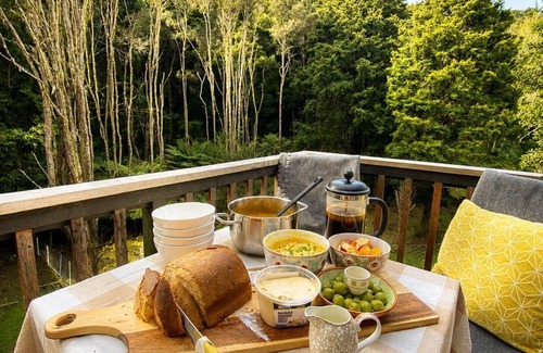 Raglan House | Fantail Cottage | Private Bush Retreat