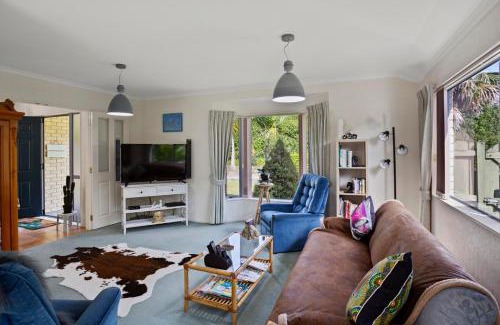 Bowentown House | Fantails Roost - Bowentown Holiday Home