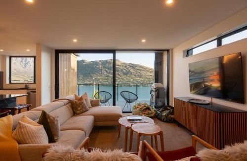Frankton House | Fantastic 4BDR Home, Lake Views, AC, WiFi, Coffee Machine, Garage