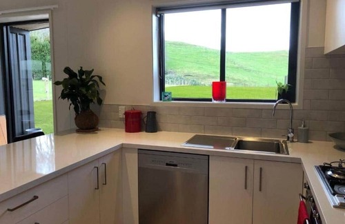 Papamoa Apartment | Farmstay Escape: Animals, Spa, Hills & Beach, Cosy Farmstay, near beach with pet farm animals