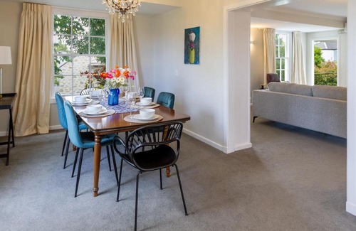 Fendalton Apartment | Fendalton Comfort Stylish & Convenient with Carpark