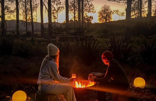 Woodbury House | Fiery Peak Glampsite with wood-fired hot tub, stargazing, and plunge pool