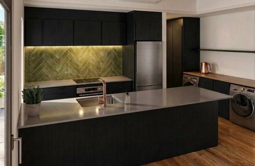 Te Anau Villa | Fiordland Eco-Retreat ~ The Lookout ☆ Luxury 1-Bedroom, Views, Hot Tub, Sauna
