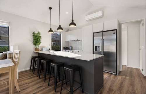 Wanaka House | Fire, Light & Mountains - Your Wanaka Home Base