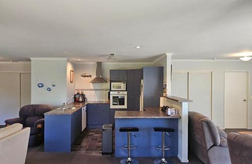 Pohara House | Fisherman's Friend - a spacious family beach home