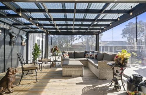 Waikanae House | Fishermans Cottage - Waikanae Beach