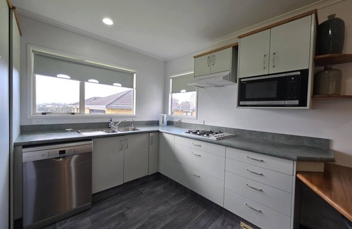 Rewa House | Fitzroy Holiday Home ideal for Groups and Families