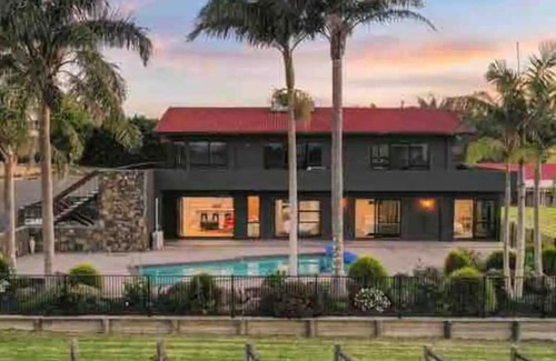 Clarks Beach Villa | franklin chapel estate